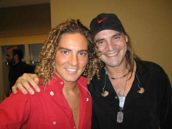 david y david Dios mío. Nunca pensé que acabaría poniendo una foto del "ricitos de oro" en una web de guitarristas.