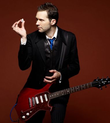 paul-gilbert-staring-at-pick-660-80