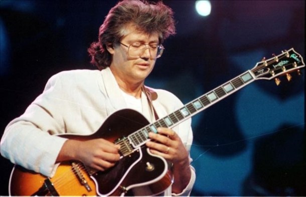 18 10 1991     ESPECTACULOS        LARRY CORYELL NEG 65393