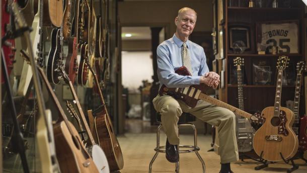 Henry Juszkiewicz Gibson.jpg