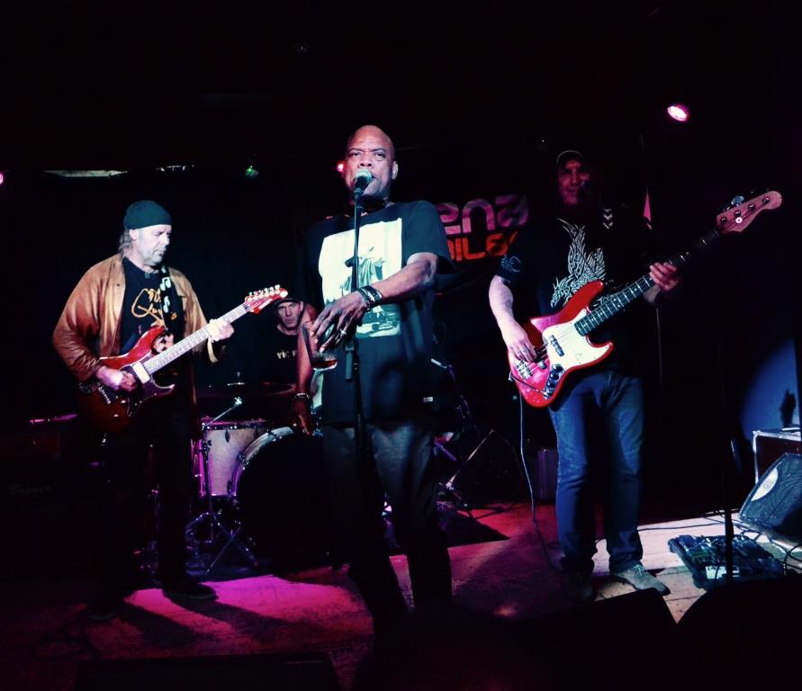 Vargas Blues Band featuring Bobby Alexander